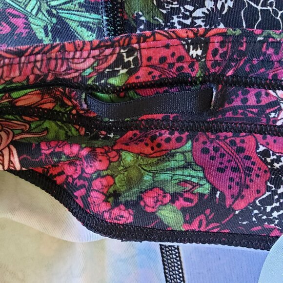 Lululemon Fast & Free 7/8 Tight II Nulux 25" Black and colorful floral Size 8 - Picture 8 of 10
